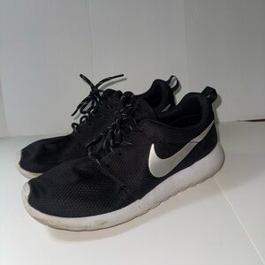 Women’s Nike Rosche Sneakers